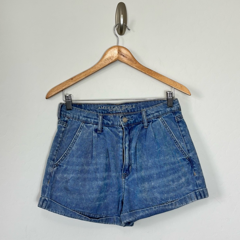 American Eagle Cuffed Mom Shorts Size 6